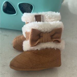 Cozy Tan Baby Booties with Bow NWT